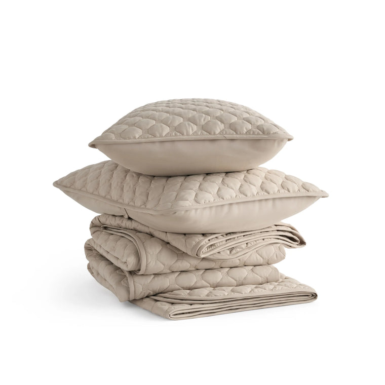 Classic Honeycomb Quilt Set - product view 1